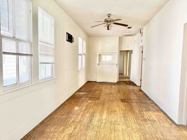 Photo - 303 S 21st St