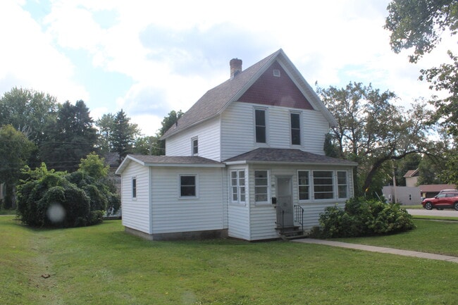 Photo - 406 Minnesota Ave E