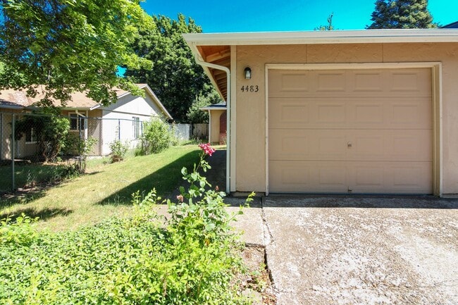 Building Photo - 4483-4485-4485 Campbell Dr SE Unit 4483