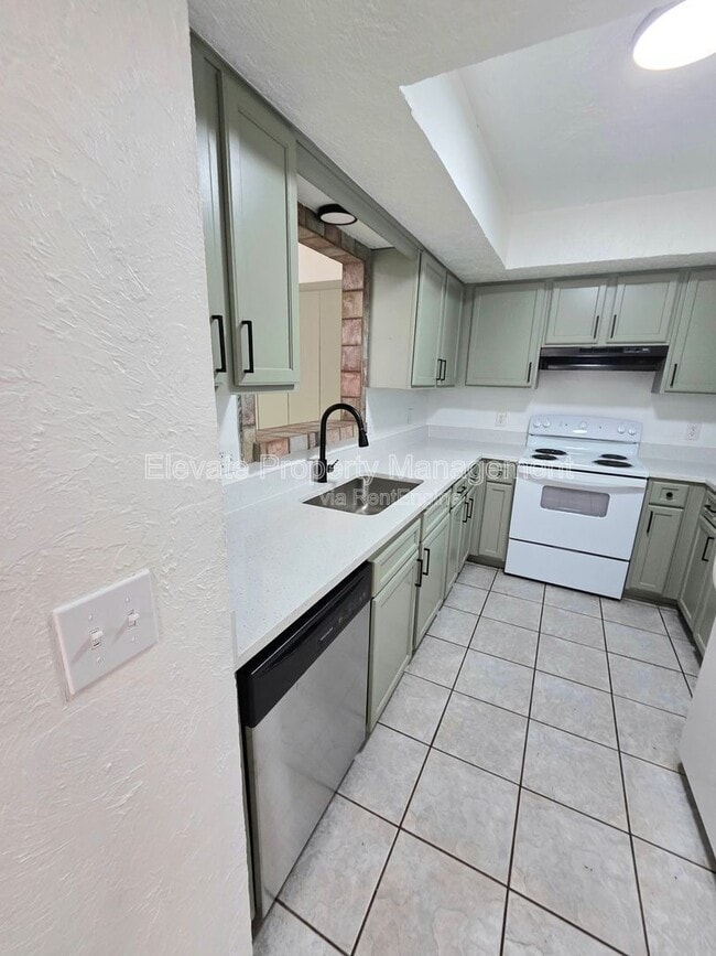 Photo - 530 Westwood Ct