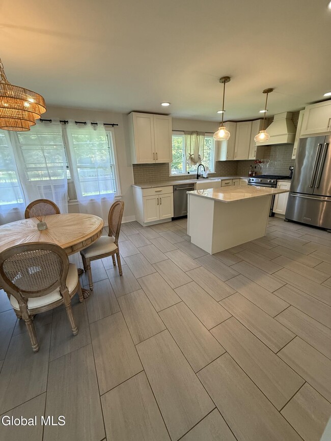 Photo - 143 Schuurman Rd