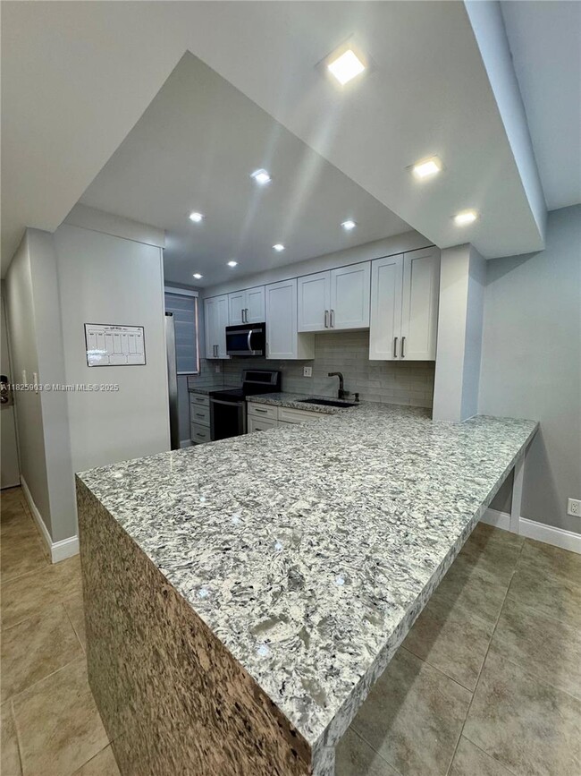 Photo - 8437 Forest Hills Dr Unidad 103 Rental