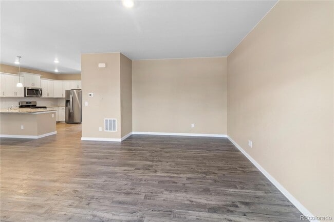 Photo - 827 Quatar St