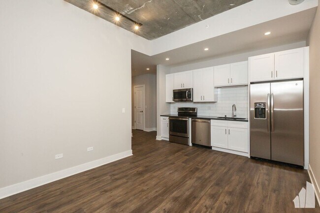 Photo - 3833 N Broadway Unit 320