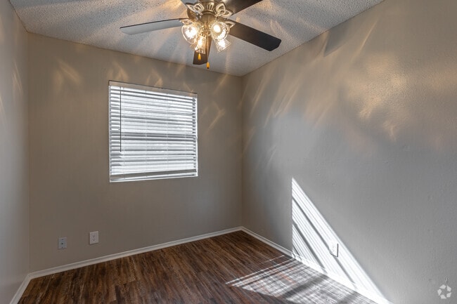 2BR, 1BA - 864SF - Bedroom