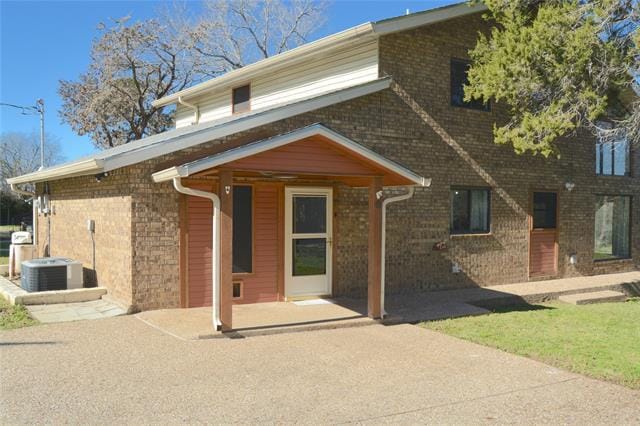 Photo - 196 Crowfoot Ln