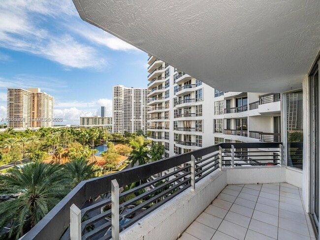 Photo - 3600 Mystic Pointe Dr Unit 808