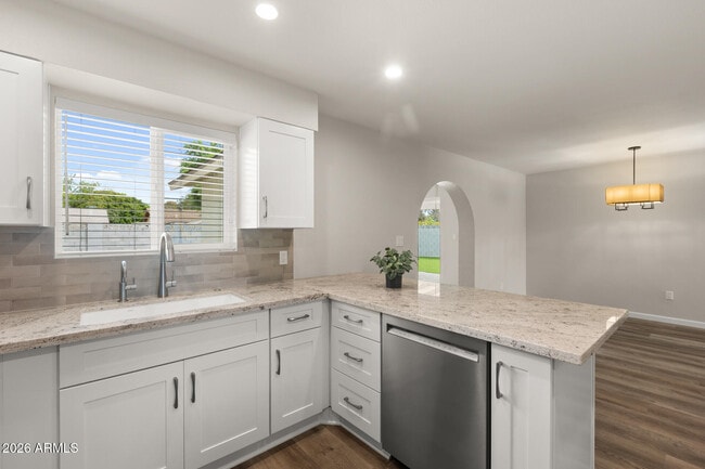 Photo - 224 E Oxford Dr