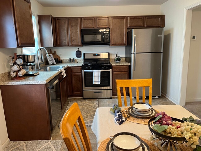 Kitchen / Dining - Sandalwood Apartments