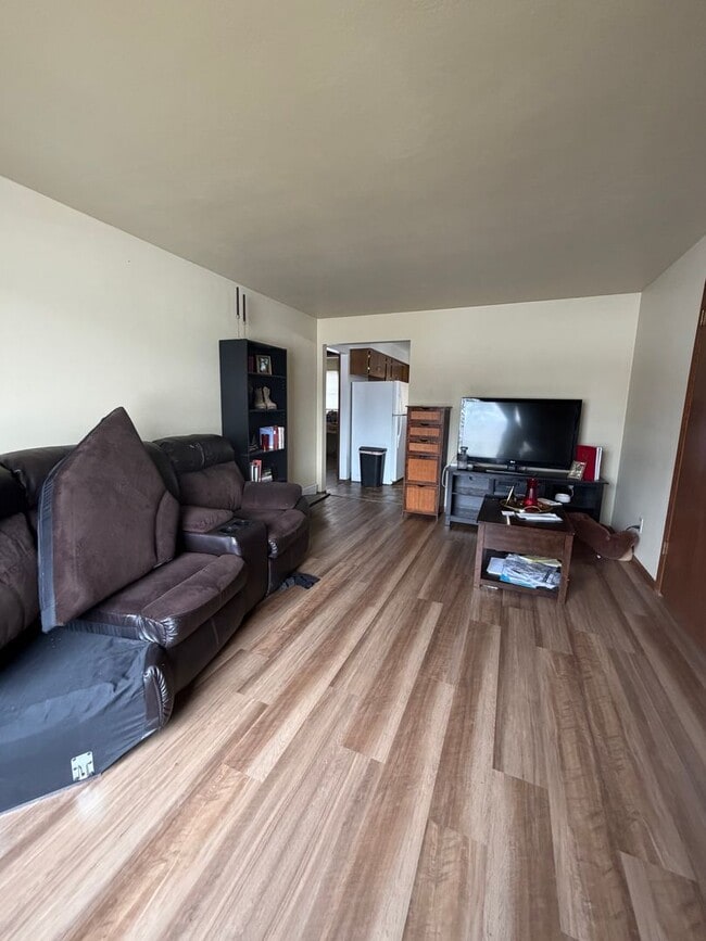 Building Photo - Midpark Duplex Unit 102