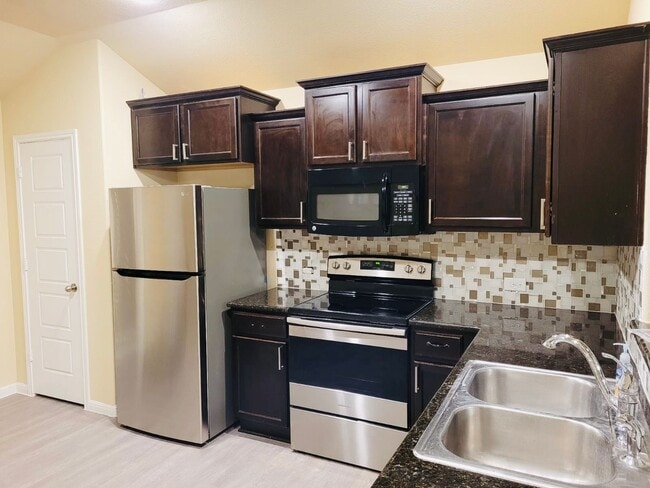 Photo - 103 Frio River Trl