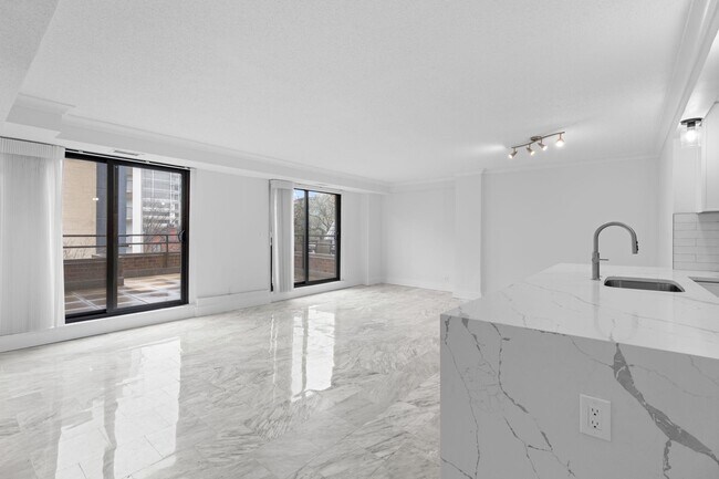 Photo - 3 Washington Cir NW