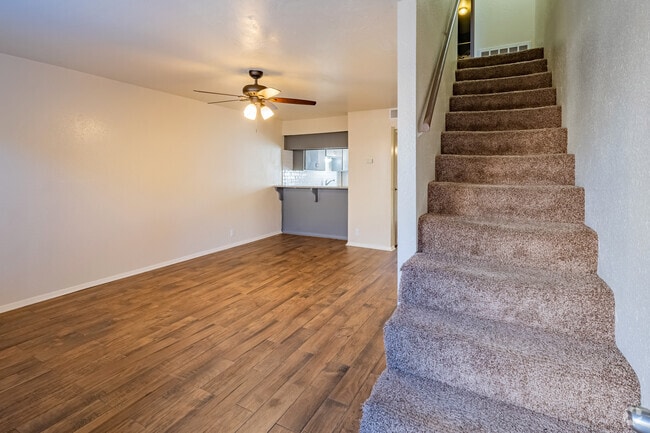 2BR, 1.5BA - 980SF - Living room