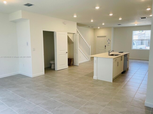 Photo - 175 SE 11th St