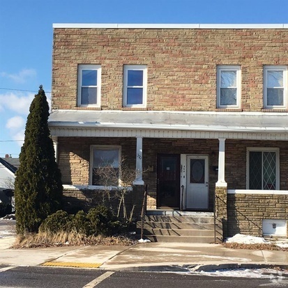 Building Photo - 370 S Poplar St Rental