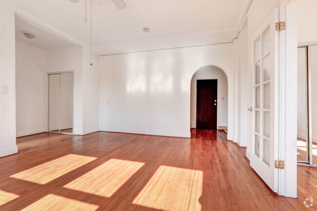 Building Photo - The Versailles Rental