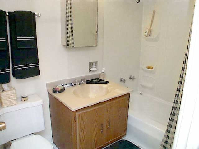 First Bathroom - Kings Court Apartments