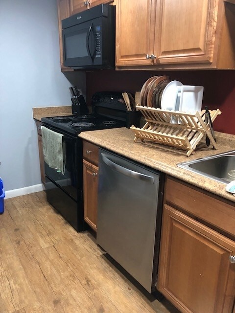 Building Photo - 5293 Vineland Rd