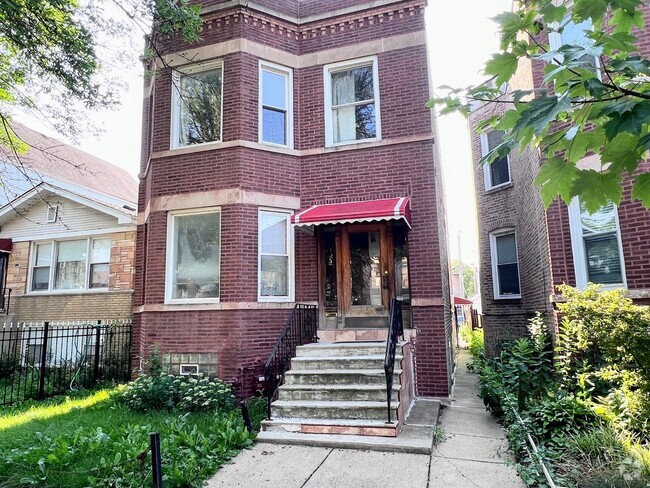 Building Photo - 2310 N Hamlin Ave Unit 1 Rental