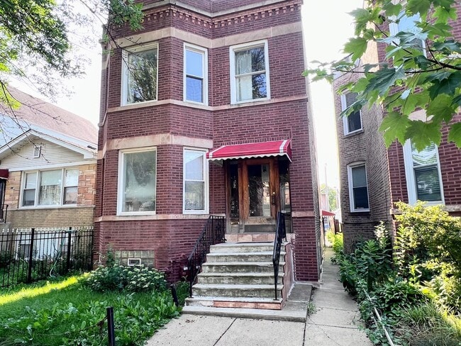 Building Photo - 2310 N Hamlin Ave Unit 1F Rental
