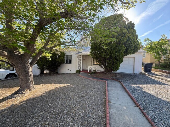 Photo - Stunning Nob Hill Bungalow!