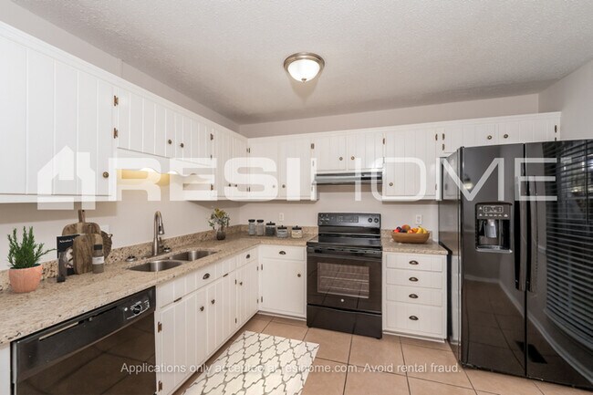 6870 Ridgewood Dr