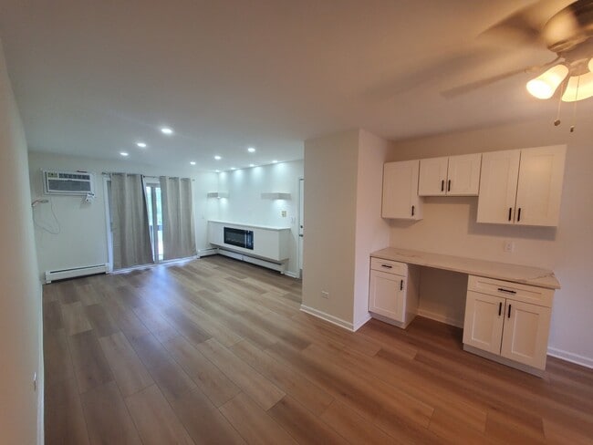 Building Photo - 8310 Woodland Dr Rental