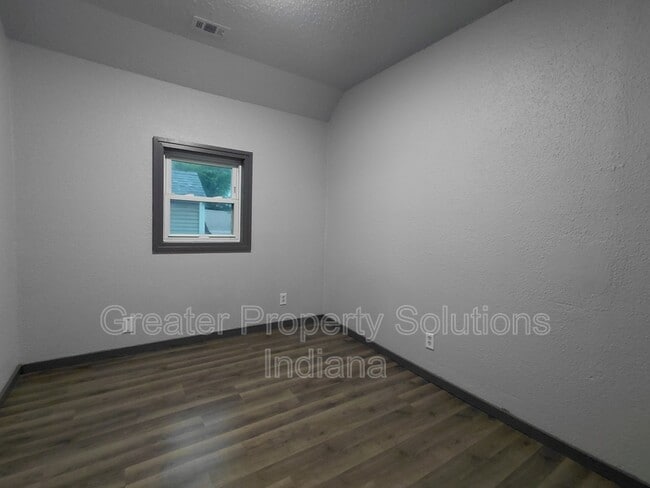 731 W 4th St
