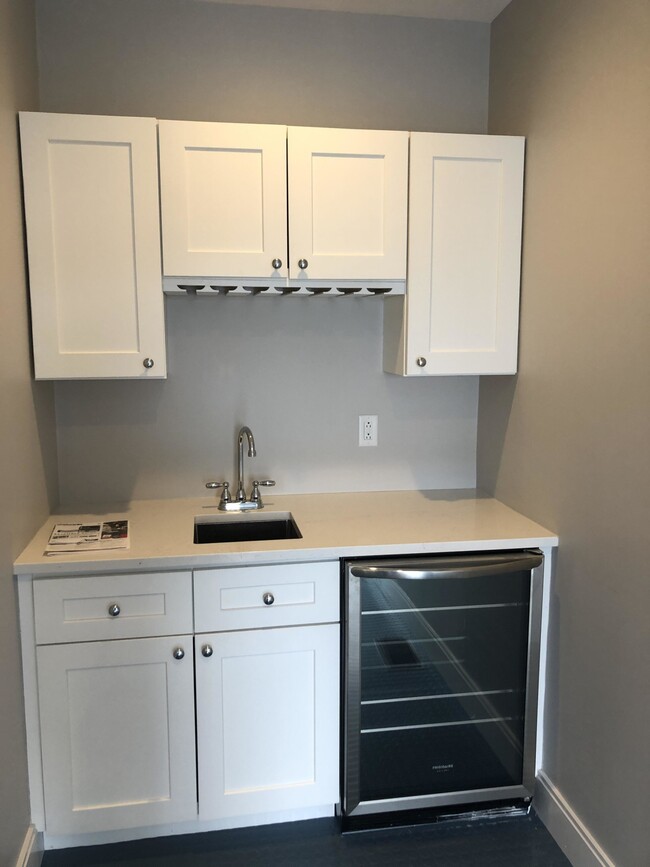 Building Photo - 1455 Tremont St Unit 505 Rental