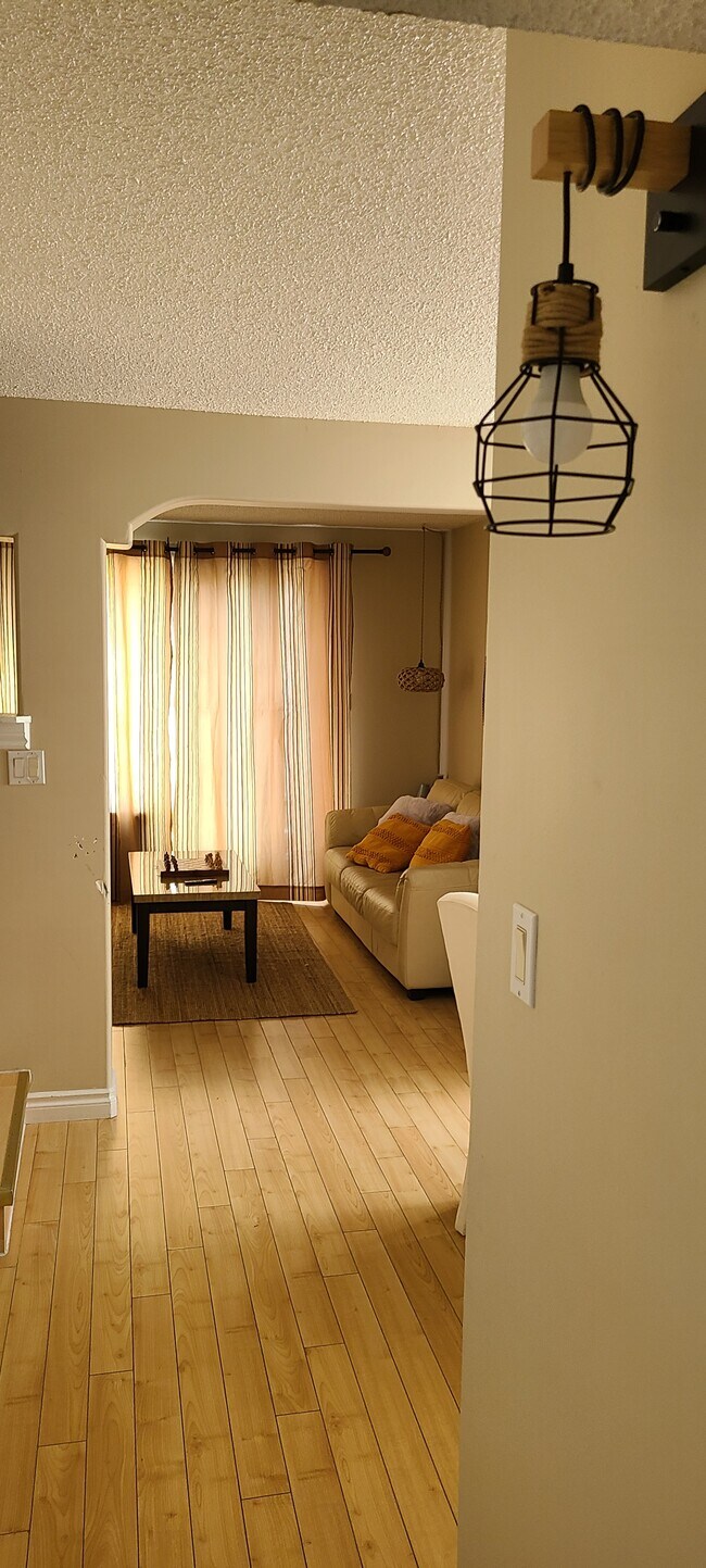 Photo - 291 Lancaster Ter NW Unité 2-Bed