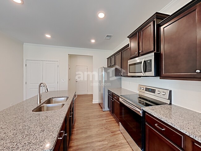 Photo - 688 Woodall Rd