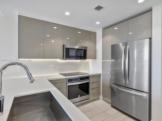 Photo - 2000 Metropica Wy Unit 502