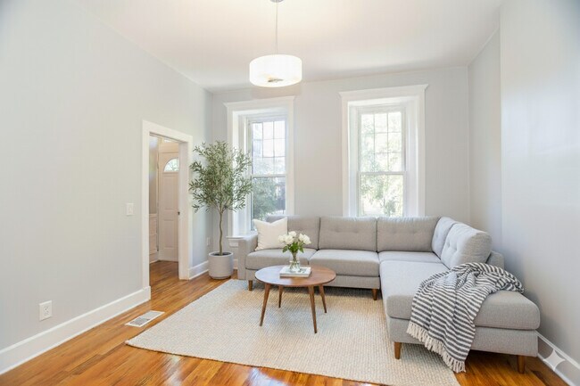 Photo - 525 N Wood St Unit 1