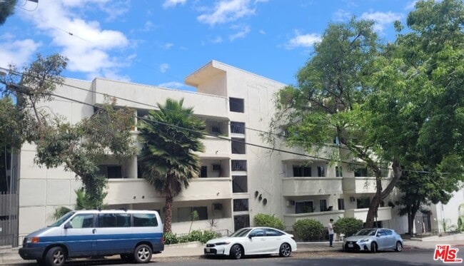 Building Photo - 960 Larrabee St Unit 310