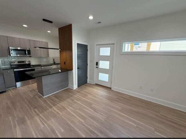 Photo - 3203 Memorial Ave