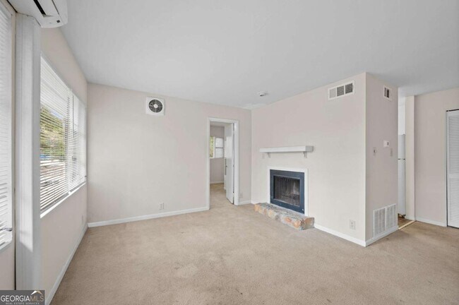 Photo - 11 Peachtree Hills Ave NE Unit B5