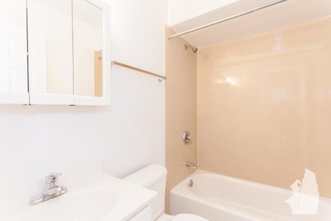 Photo - 525 W Oakdale Ave Unit 505