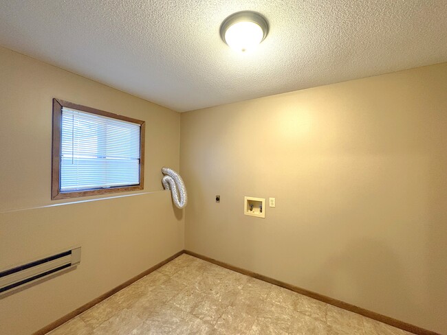 Photo - 632 Saxonwood Rd