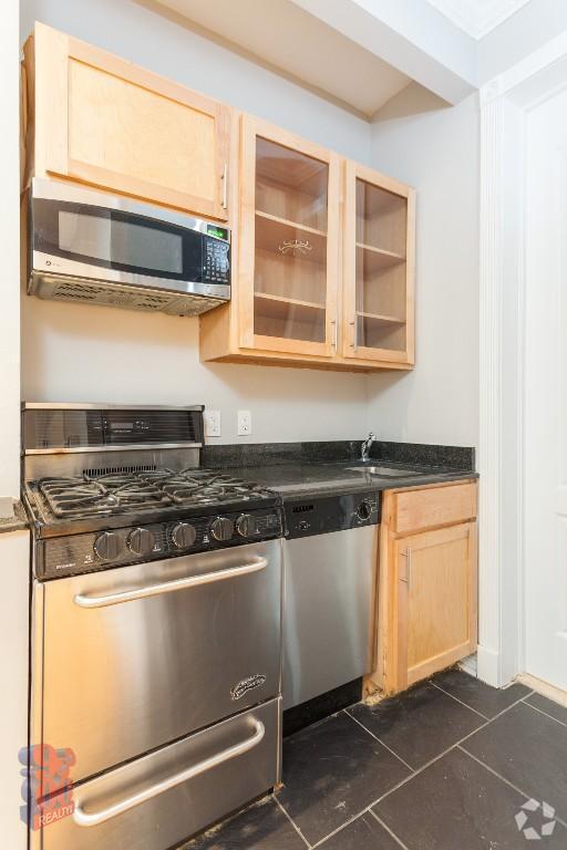Building Photo - 42 Avenue B Unit 3 Rental