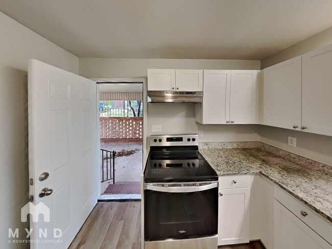 Photo - 831 Spring St