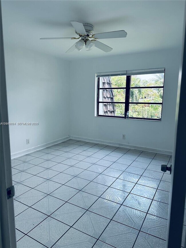 Photo - 3105 Oakland Shores Dr Unit J205