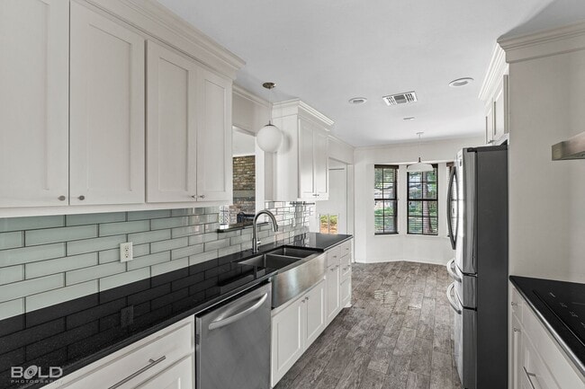 427 Mayfair Dr