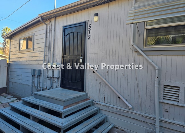 Building Photo - 570-572 5th St Unit 572 5th Street, Hollister, CA 95023