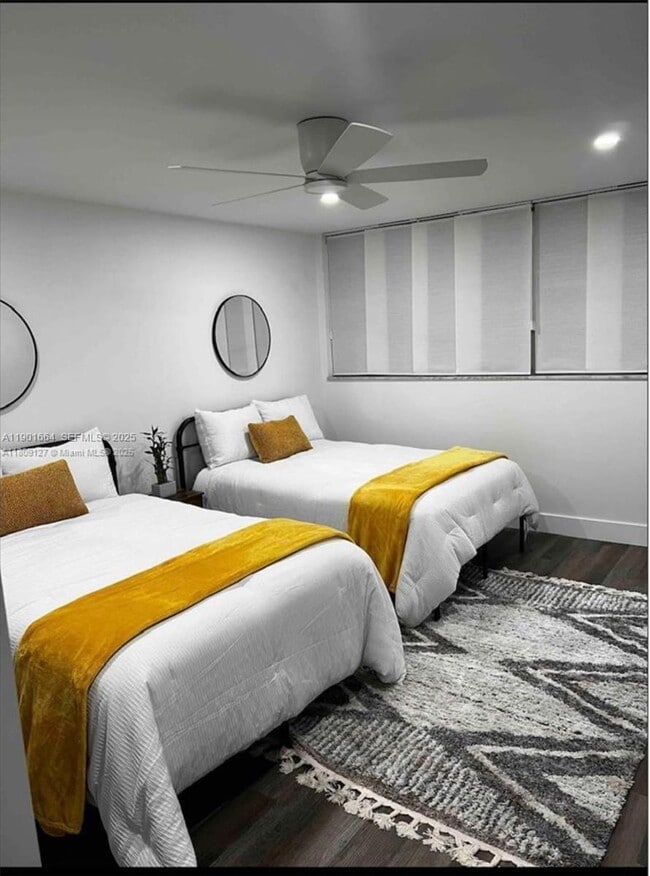 Building Photo - 700 NW 214th St Unit 719