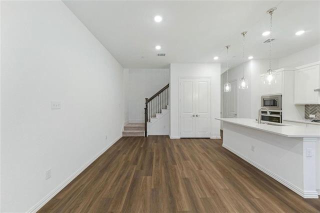 Photo - 9920 Hennings St