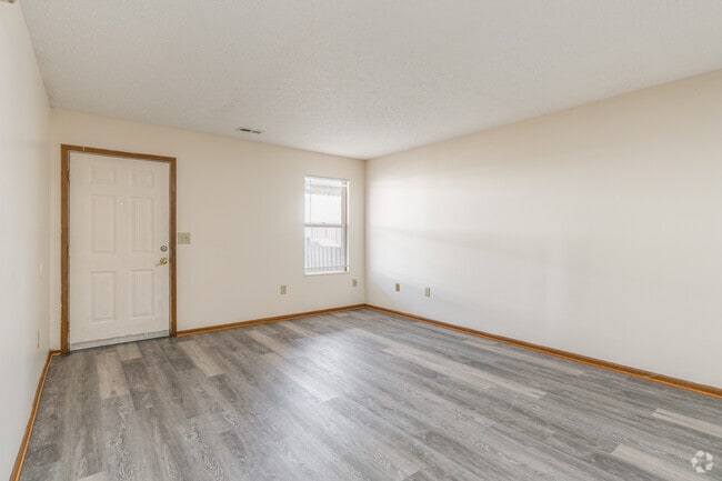 4BR, 2BA - 1,286SF - Living Room
