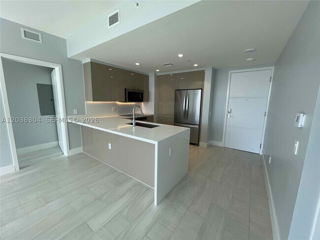 Photo - 2000 Metropica Wy Unit 307