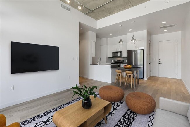 Photo - 1501 E 4th St Unit 201