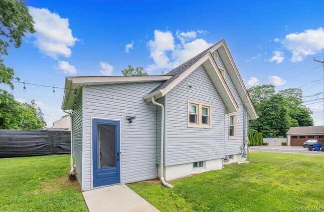 8 Rosewood Ave