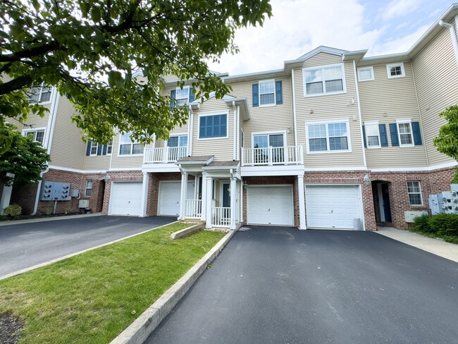 Building Photo - 942 Nittany Ct Unit 942 Nittany Court
